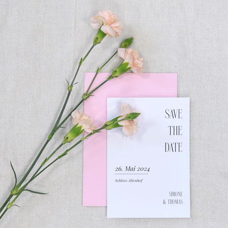 Save The Date Karte mit einem rosa Kuvert